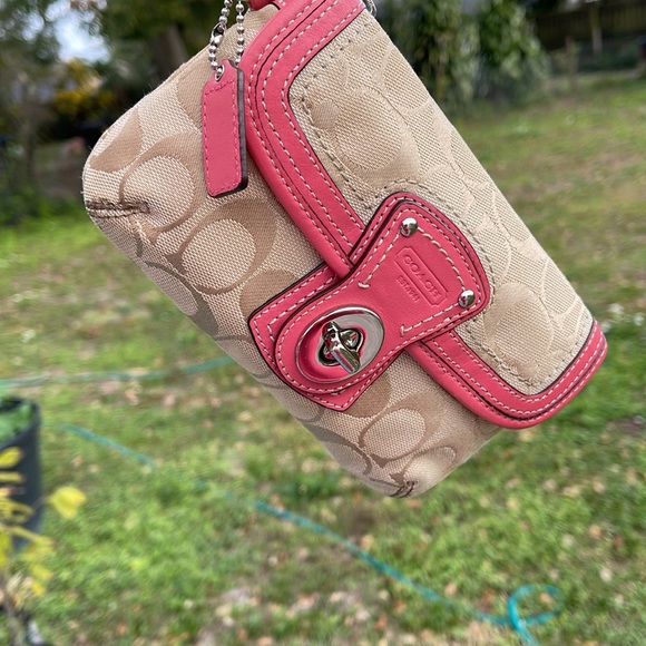 Coach wristlet - Picture 6 of 16